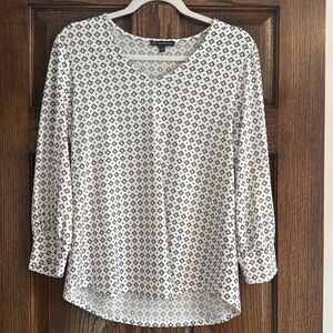 Adrianna Papell great and comfortable black and white top